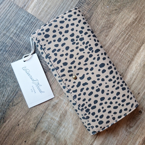 Universal Thread Leopard Print Trifold Wallet - Picture 2 of 7